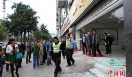 女子爆料石墩堵门视频,真相背后引关注