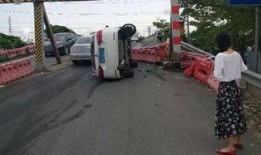 女子爆料石墩堵门视频,真相背后引关注