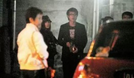 韩庚爆料陪酒女事件视频,娱乐圈潜规则曝光，真相令人震惊